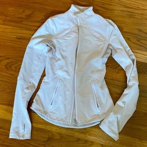 Lululemon light jacket in beige. Size 2